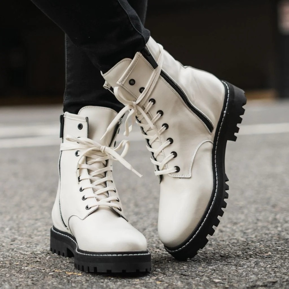 THURSDAY’s Co COMBAT LACE UP BOOT WHITE (Black Lace) 7.5 SIZE (USED ONLY 1 TIME)